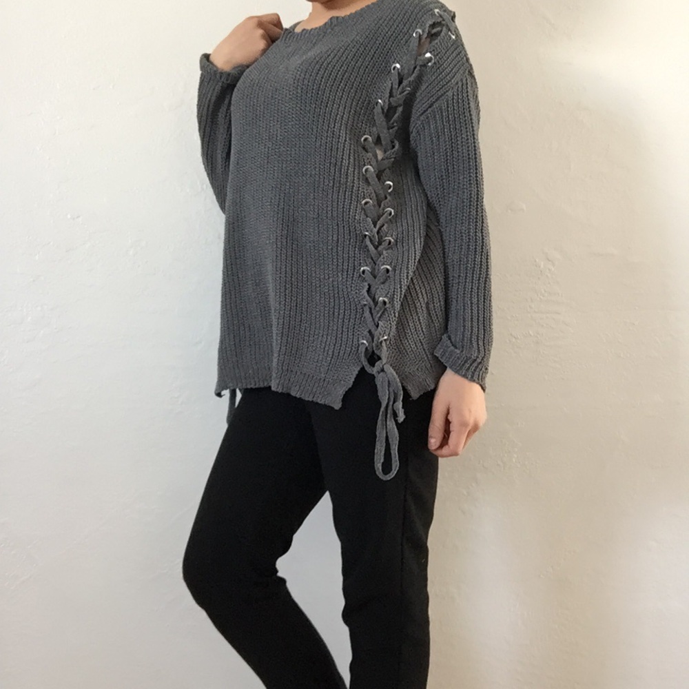 ❗️One Left ❗️NWT grey lace long sleeve sweater - Picture 3 of 8
